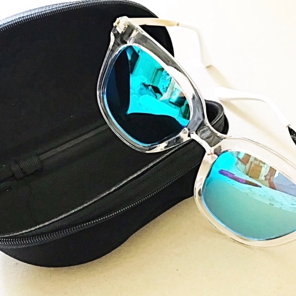 🌴🌴4 for $25🌴🌴 Blue Beach Sunglasses• - Picture 3 of 4